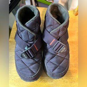 Chacos puffy boots, size 7 in purple
